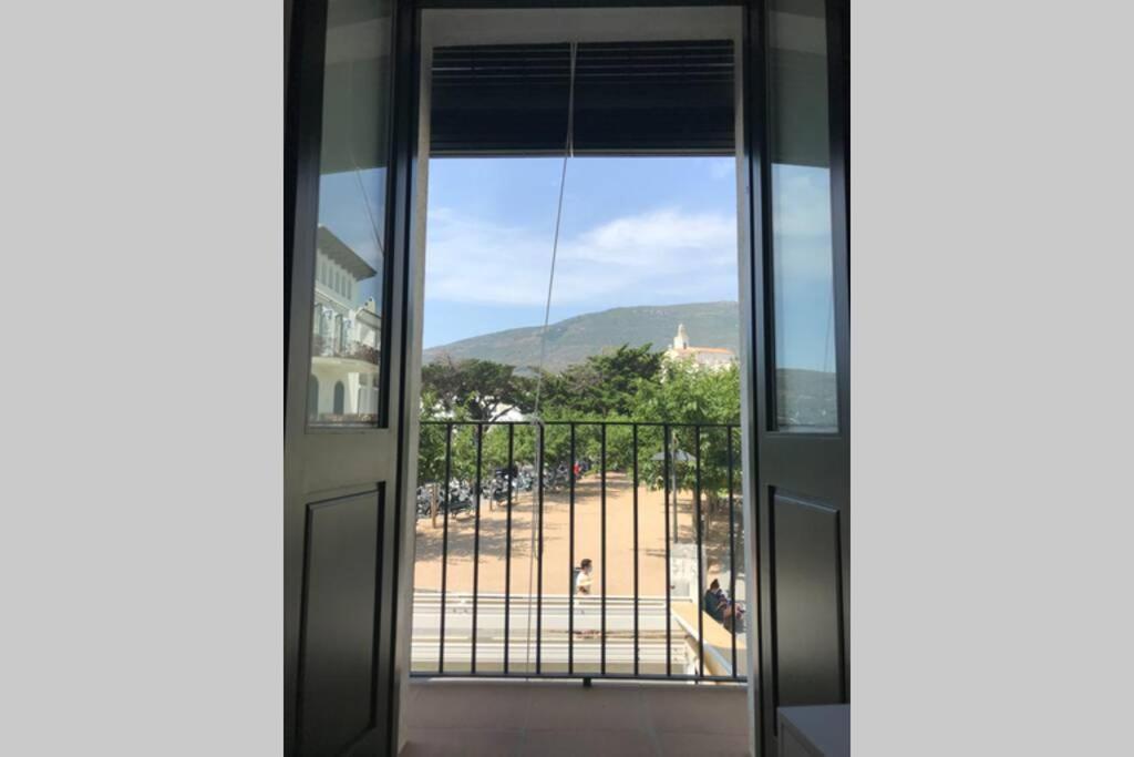 Roques - Casa En Primera Linea De Mar En カダケス エクステリア 写真