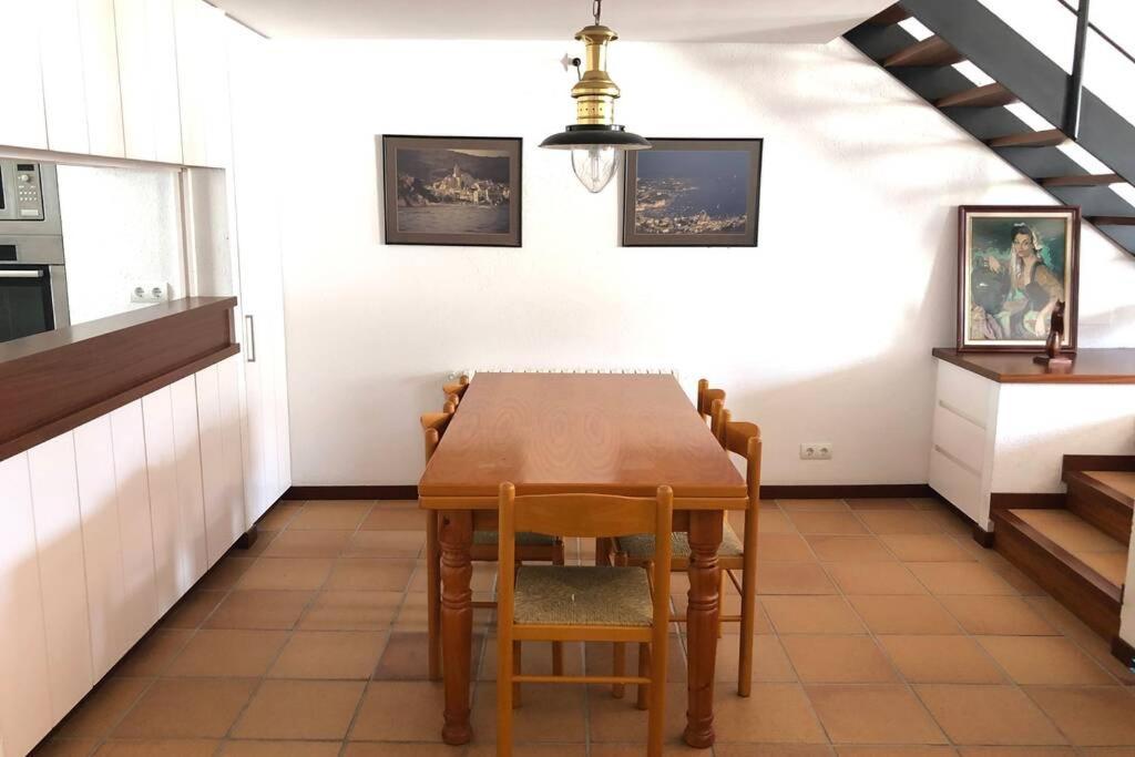 Roques - Casa En Primera Linea De Mar En カダケス エクステリア 写真