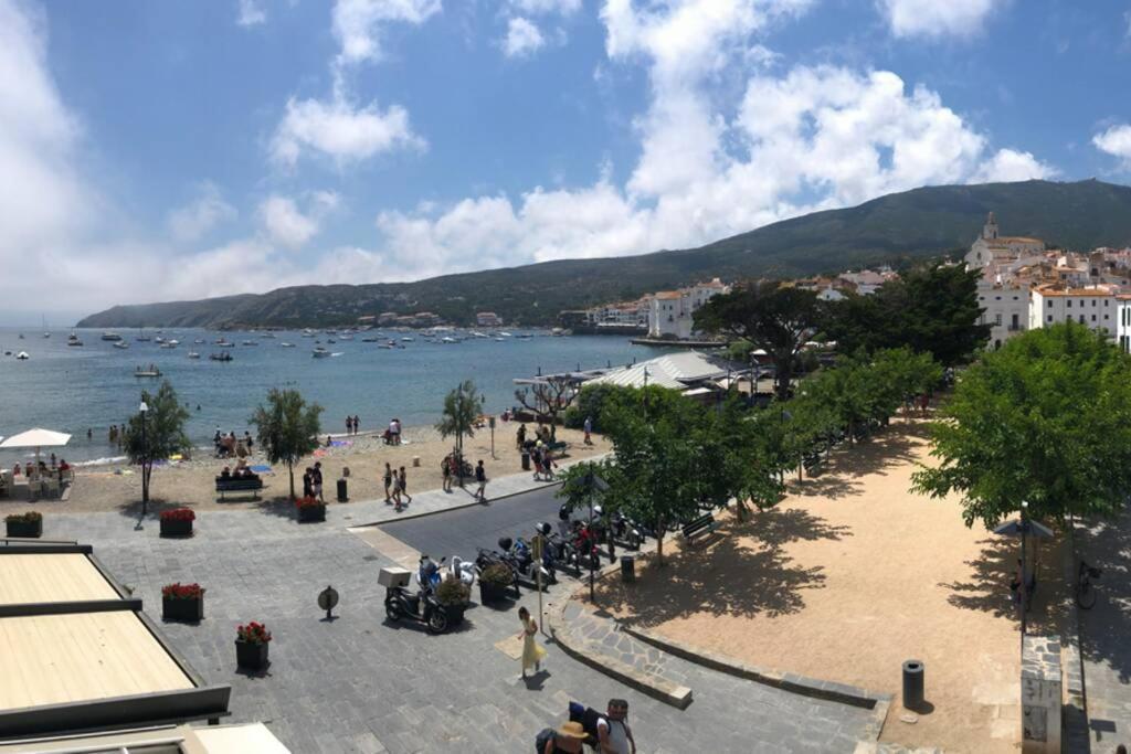 Roques - Casa En Primera Linea De Mar En カダケス エクステリア 写真