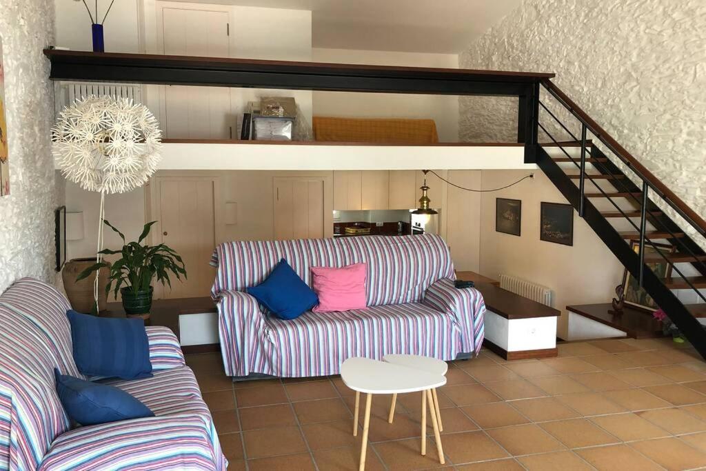 Roques - Casa En Primera Linea De Mar En カダケス エクステリア 写真