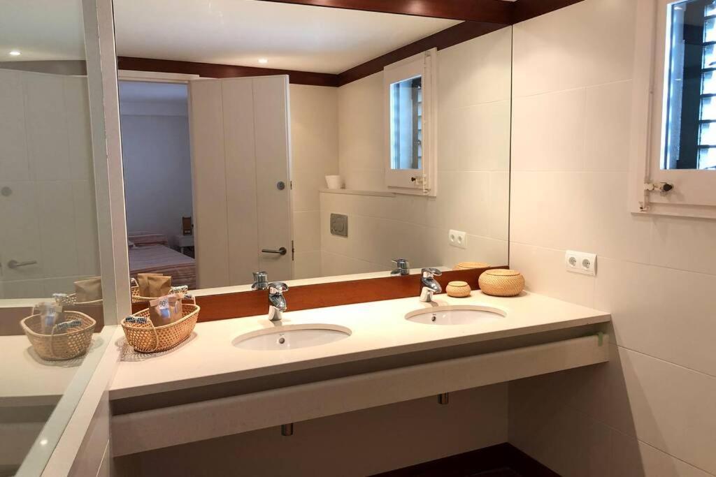 Roques - Casa En Primera Linea De Mar En カダケス エクステリア 写真
